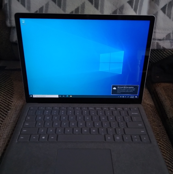 Microsoft surface 4 laptop, 13.5, Platinum - Picture 4 of 5